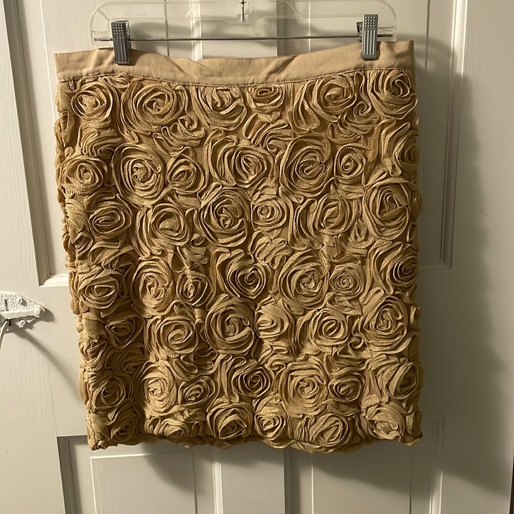 Banana republic gold rosette skirt